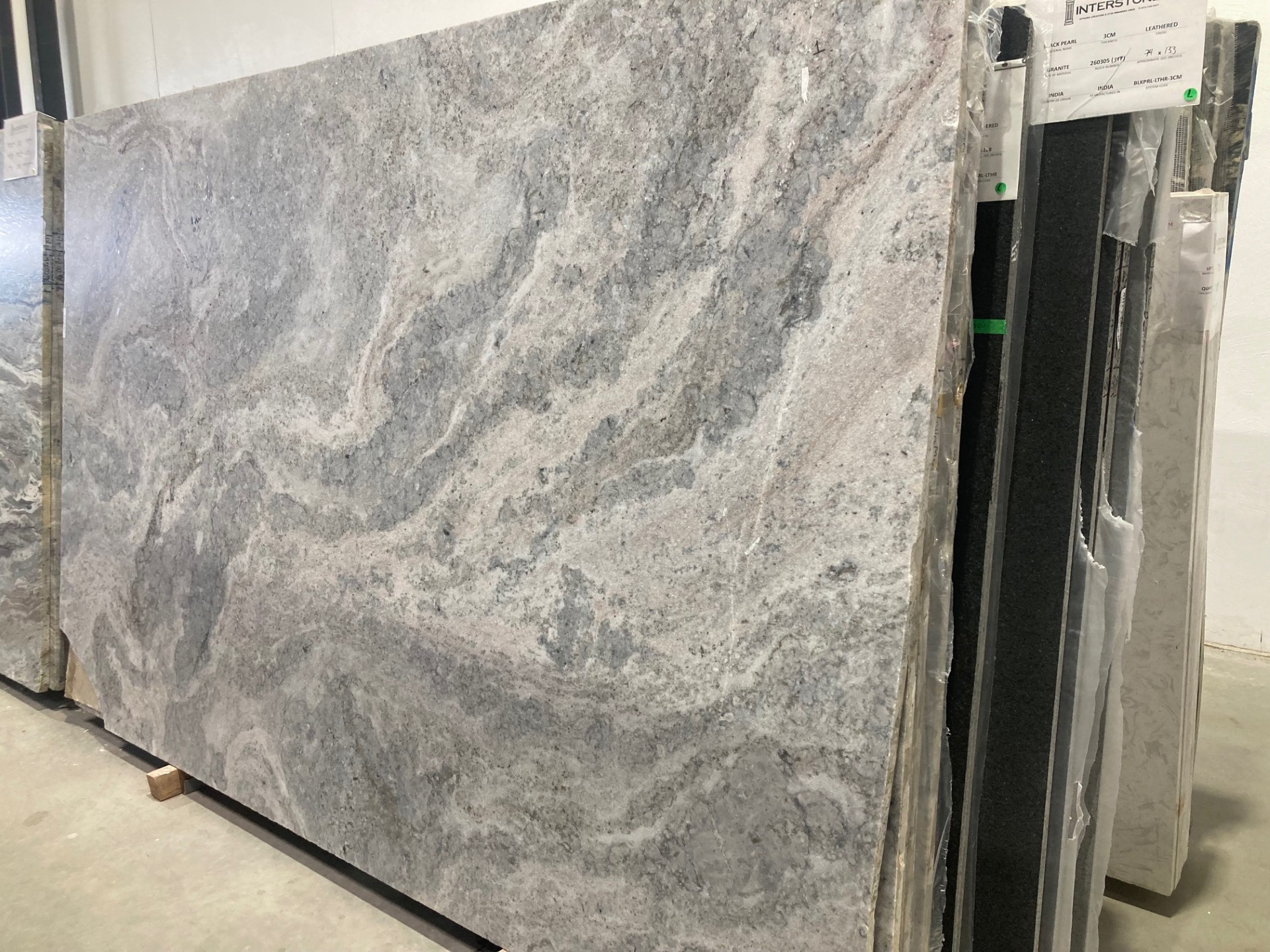 Iceberg 3cm Leathered Quartzite #260509-O (STP)