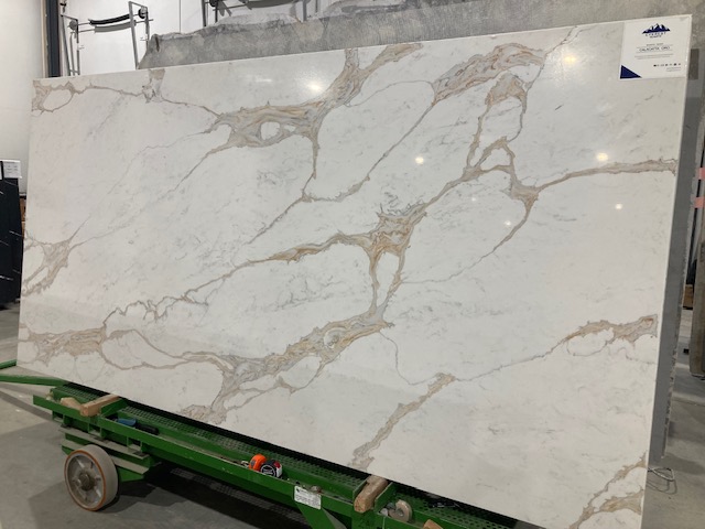 Calacatta Oro Polished Quartz (Everest)-O